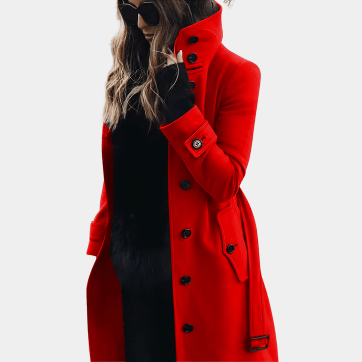 Stilren, lång dam trenchcoat Alexandra. Klassisk, midjesydd vår- och höstkappa för en elegant look.
