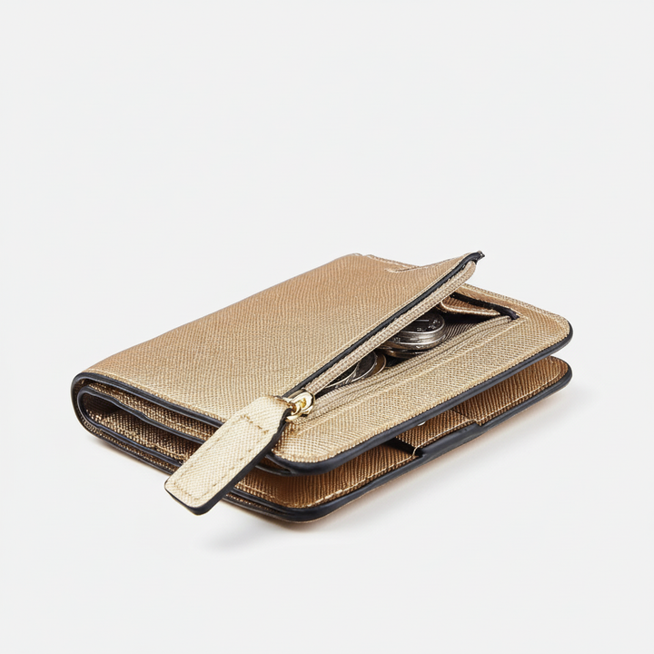 Damplånbok med flera kortfack, sedelfack och RFID-skydd. Funktionell läderplånbok i kompakt, elegant design.