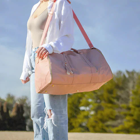 Isabelle duffelväska/weekendbag för dam, med integrerad klädpåse. Smart organiserad resa med stil.