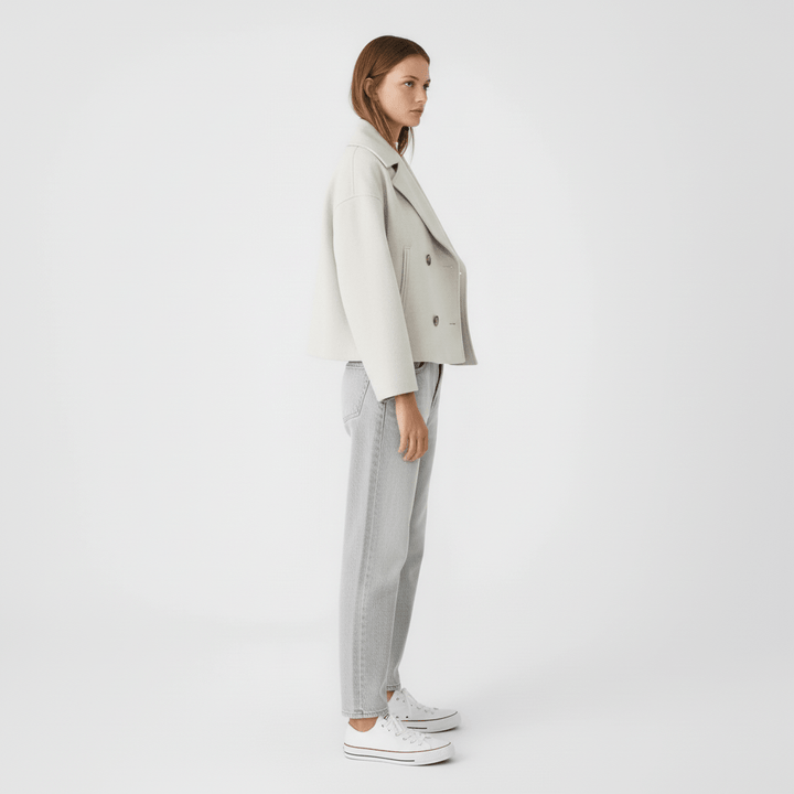 Klassisk kort damjacka "Jessica" med dubbelknäppning, för en elegant och tidlös stil.