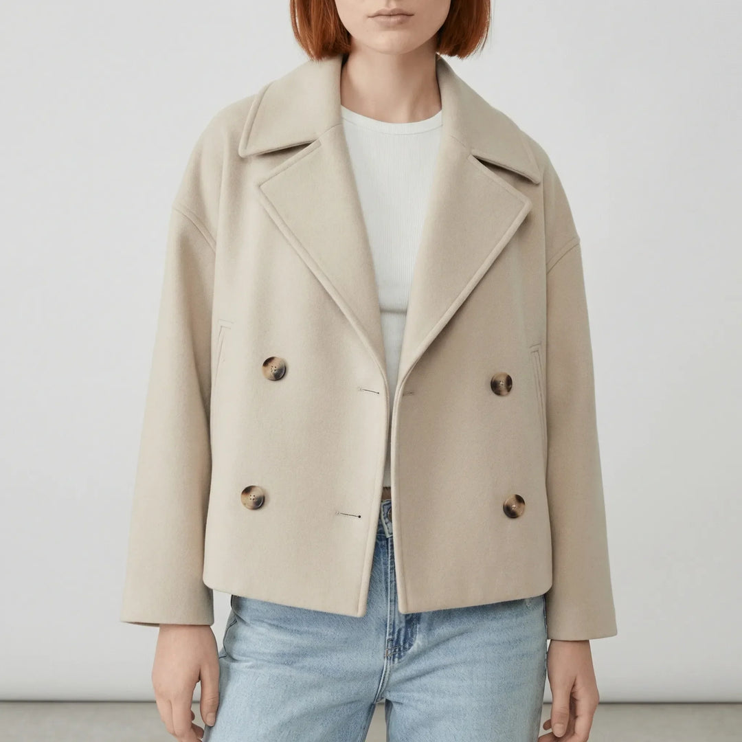 Lyxig elegant dubbelknäppt kavaj/damjacka. Perfekt kort ytterplagg som blazer för en sofistikerad stil.