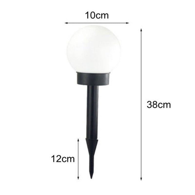 "Elegant LED-solcellslampa för gräsmatta med kulvit design, silverdetaljer och varm belysning för trädgårdar."