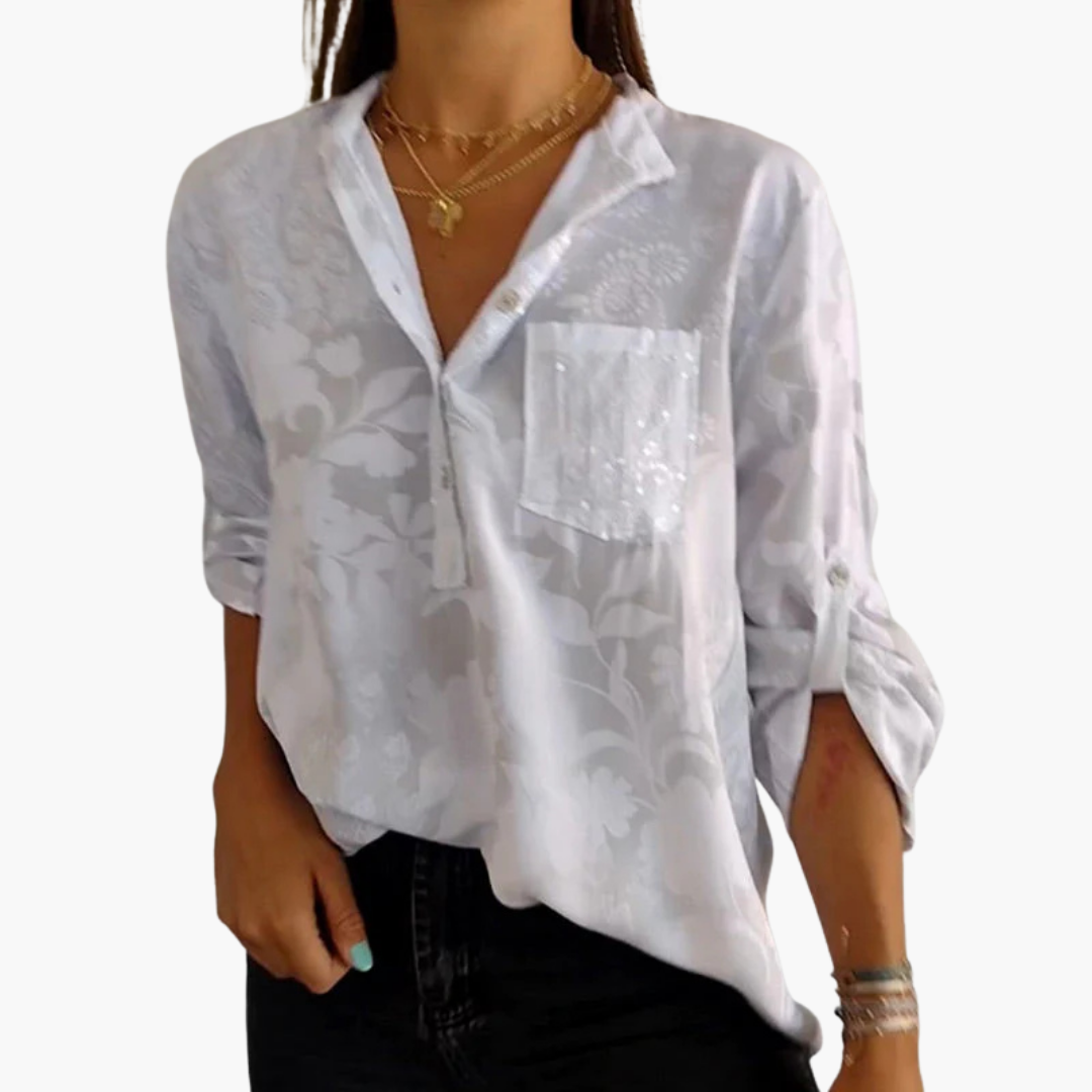 Stilren damblus med ståkrage och färgglatt mönster, perfekt som elegant sommarblus.