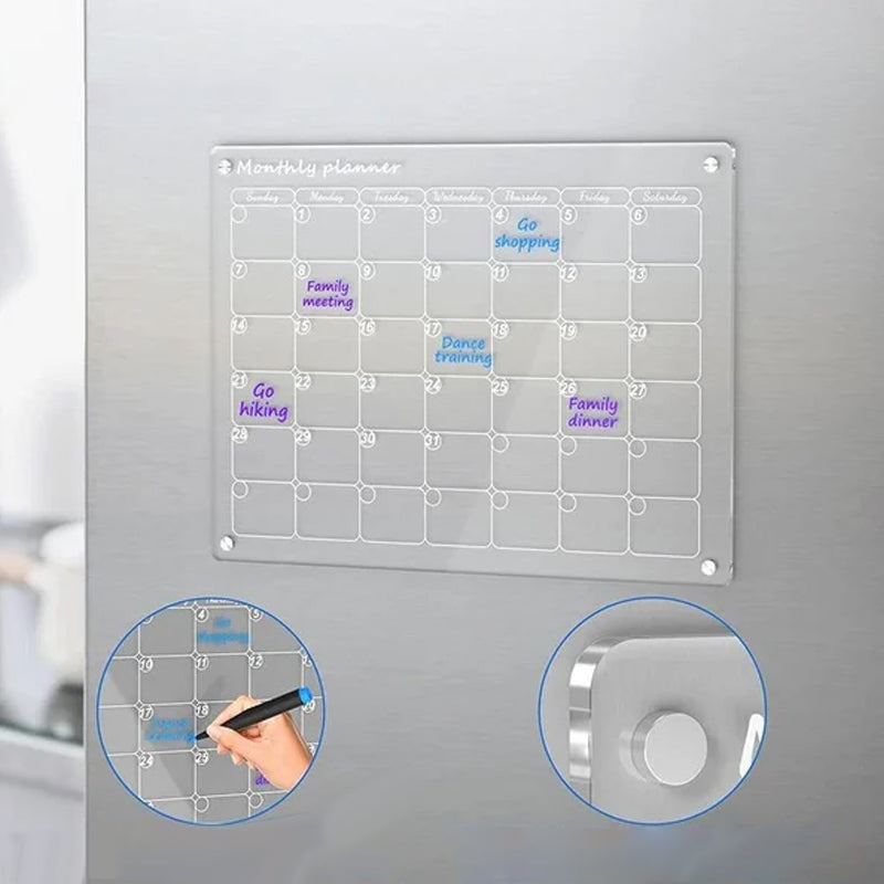 Elegant magnetisk akrylplanerare, genomskinlig, fästes på kylskåp för effektiv, stilren daglig organisering.