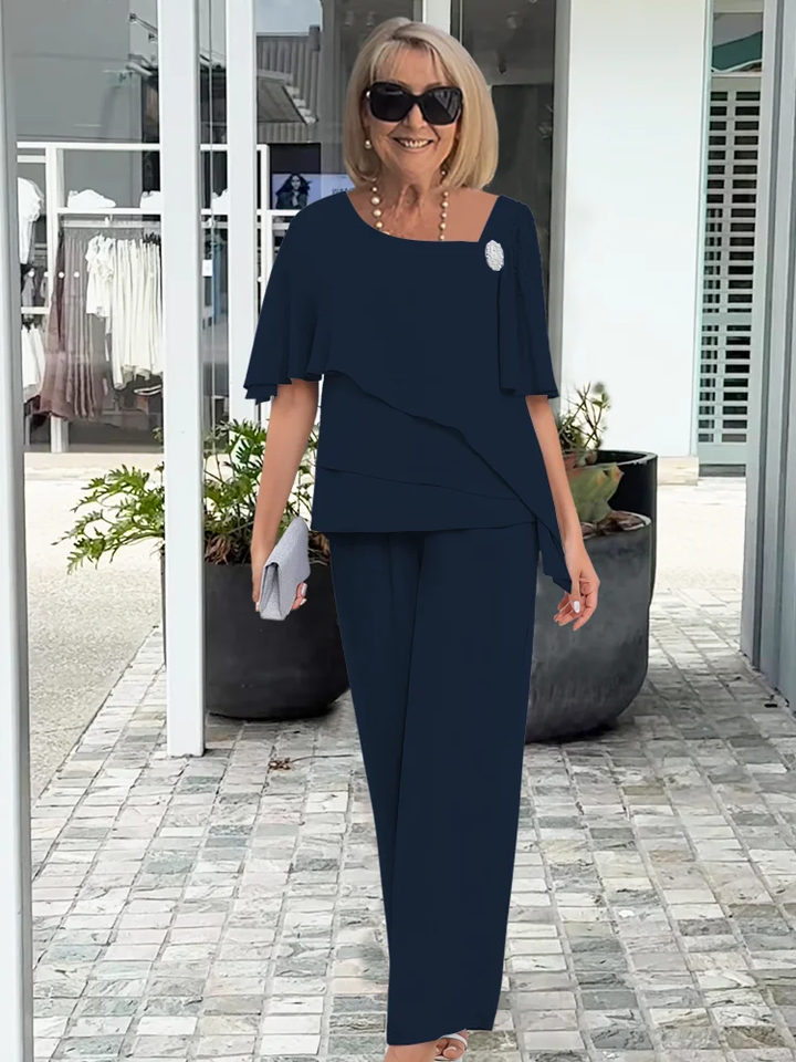 Chic dam festoutfit i marinblått, tvådelat set med topp och byxor. Mångsidig för sommarfest & vardagsfest.