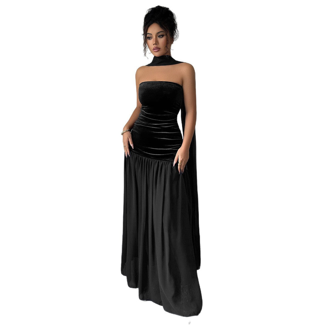 Festklänning dam: Elegant off-shoulder långklänning i sammet. Perfekt aftonklänning med flödande kjol.
