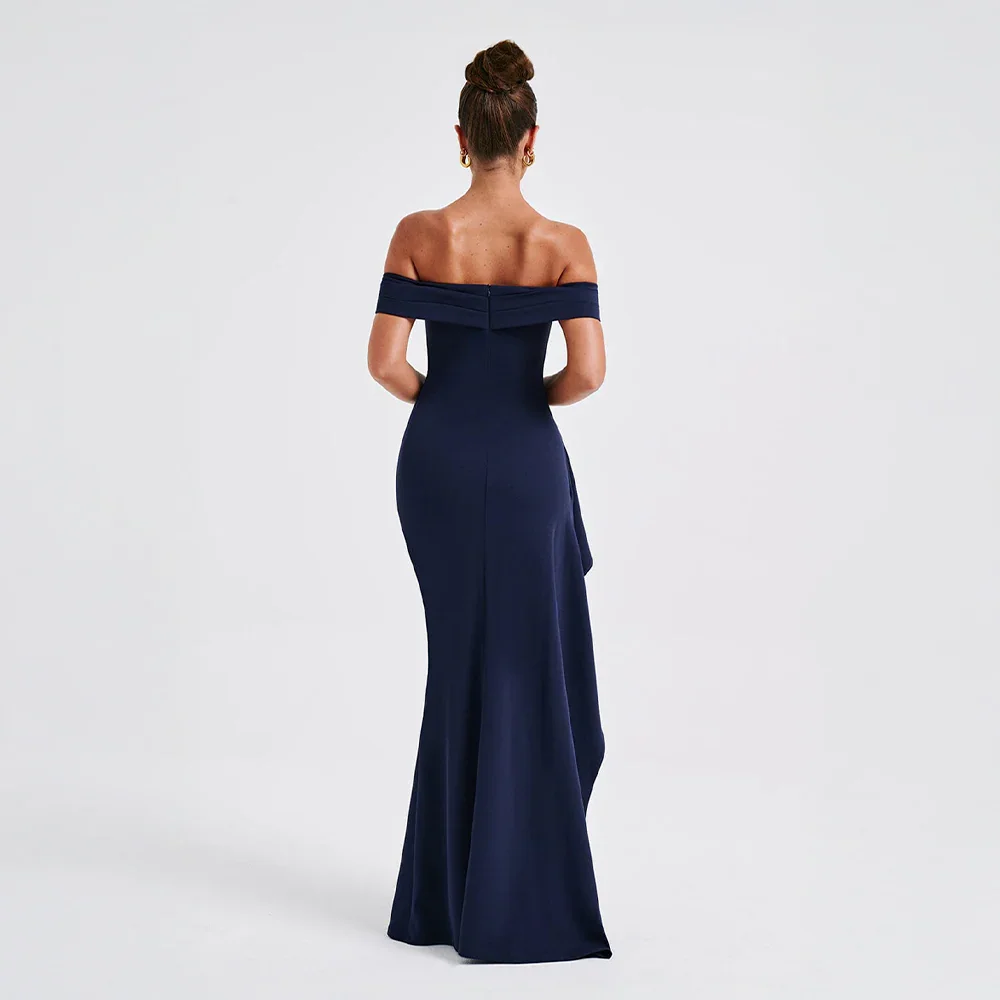 Maxiklänning för dam, off shoulder-modell med sexig hög slits. Idealisk elegant festklänning.