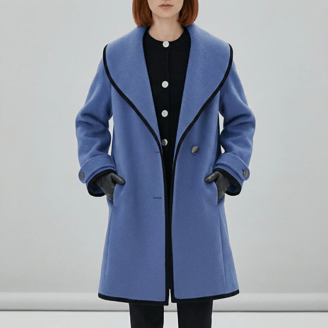 Stilren oversized kappa "Stephanie" med vida slag. Ett elegant ytterplagg för kvinnors garderober.