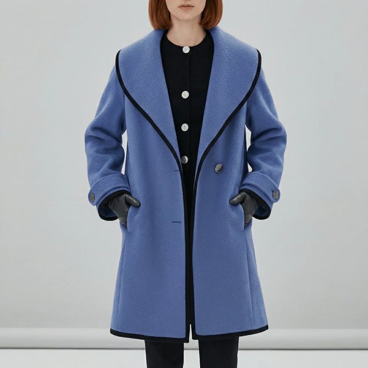 Stilren oversized kappa "Stephanie" med vida slag. Ett elegant ytterplagg för kvinnors garderober.