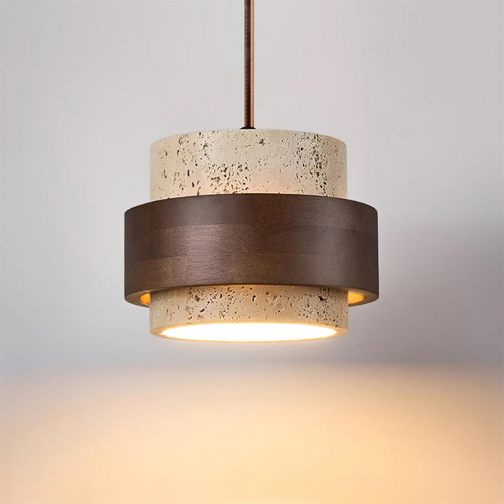 Modern belysningslösning: Travertin pendellampa med valnötsträ. Elegant cylinderform.