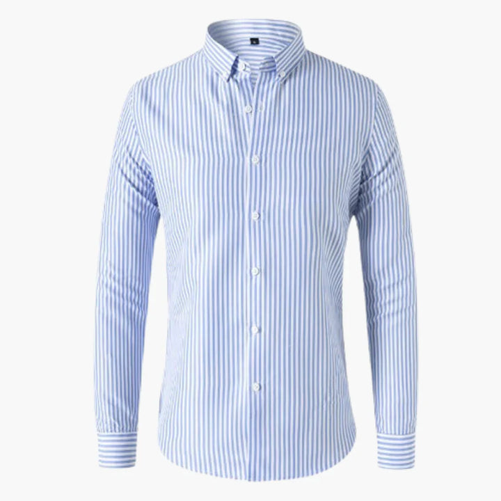 Herrskjorta med långa ärmar och elegant randigt mönster. Passar utmärkt som formell businesskjorta eller casual modeplagg.