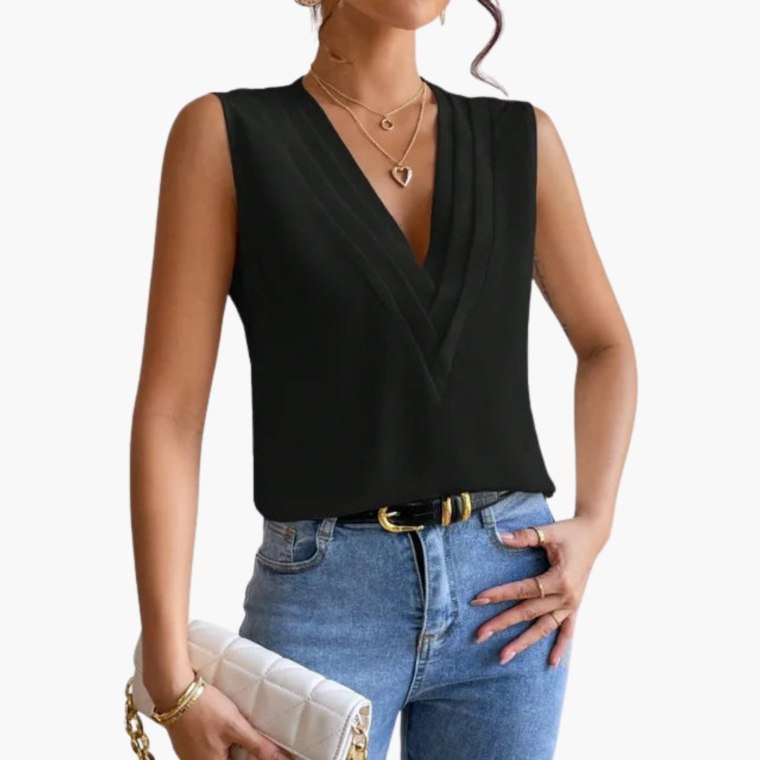 Kvinnors ärmlösa blus med elegant V-ringning och diskret veckad front, passar både casual och fest.