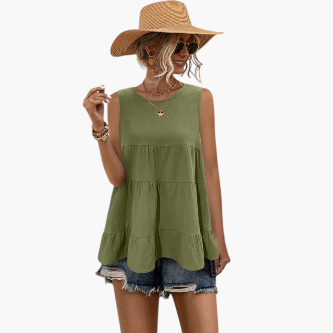 Modern ärmlös volangtopp med rund hals och unik lagerdesign. Perfekt elegant damtunika för sommar.