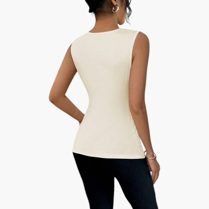 Trendig ärmlös festtopp för damer med asymmetrisk design och chic ringdetalj, idealisk för sommarfester.