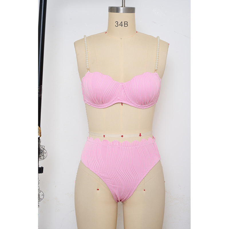 Rosa push-up bikini med elegant rynkning och bekväm passform. Sommarbadkläder för kvinnor.