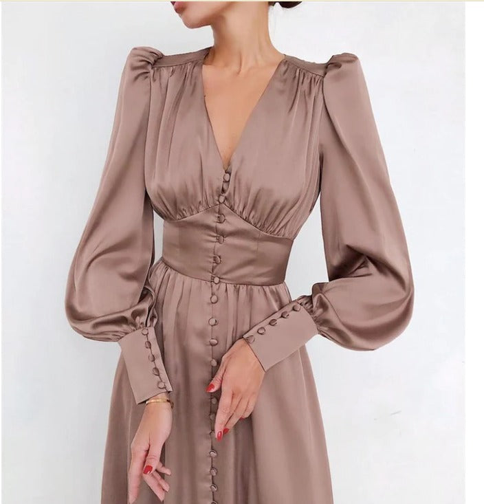Klassisk satinklänning för dam, elegant och bekväm festklänning för mode med stil. För alla tillfällen.