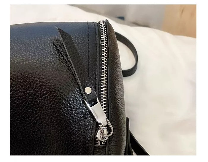 Perfekt presentidé: elegant damväska i klassisk stil, en tidlös modeaccessoar för henne.