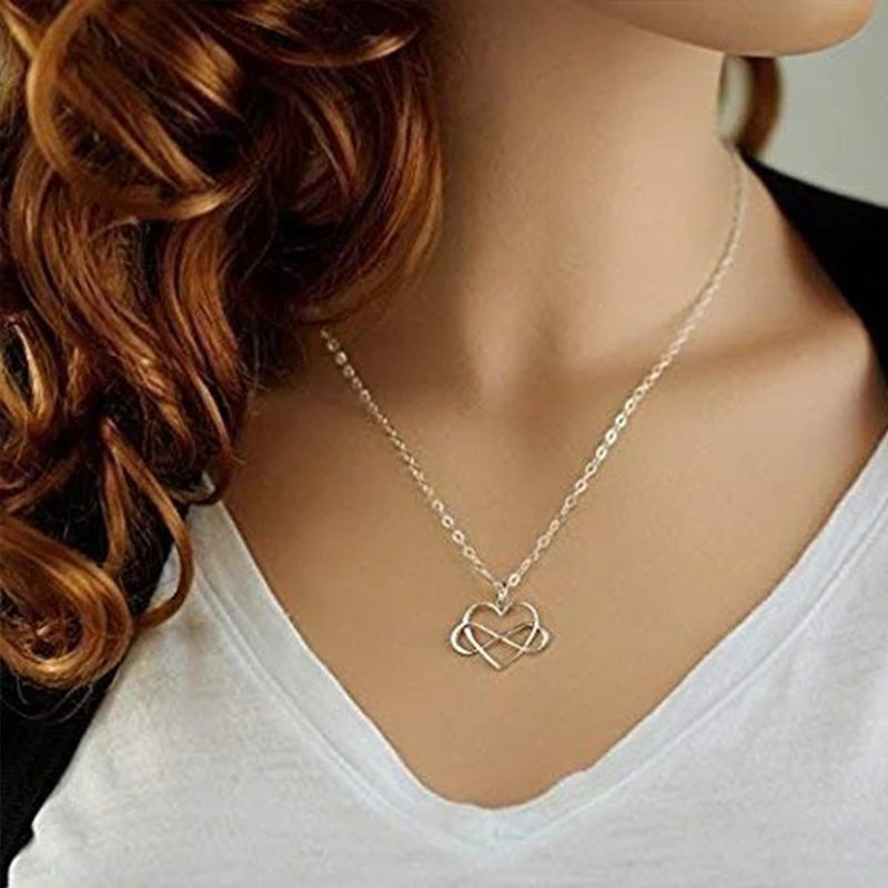 Elegant silver oändlighetshjärta halsband för kvinnor med österrikiska zirkoner, dubbel infinity design, stilfullt smycke.