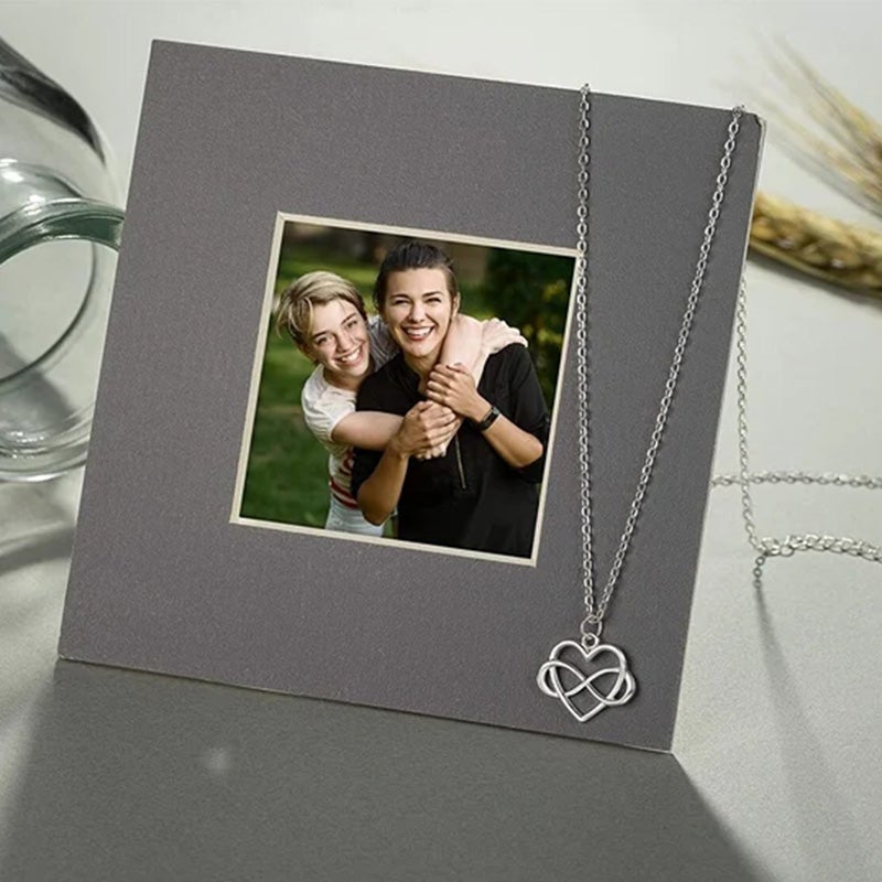 Elegant silver oändlighetshjärta halsband för kvinnor med österrikiska zirkoner, dubbel infinity design, stilfullt smycke.