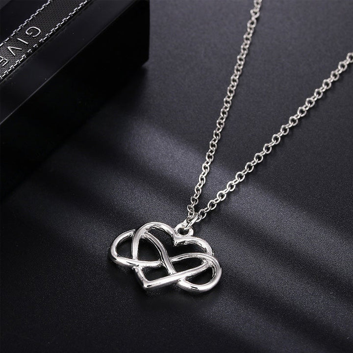 Elegant silver oändlighetshjärta halsband för kvinnor med österrikiska zirkoner, dubbel infinity design, stilfullt smycke.