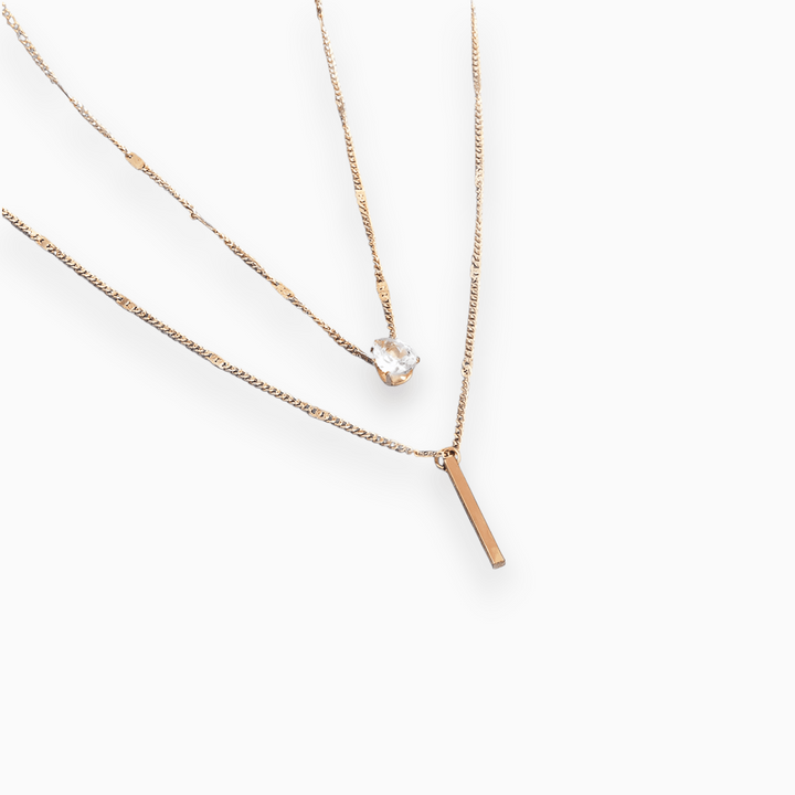Strålande elegant damhalsband med glänsande nät, ett stilrent smycke för kvinnor. Passar både vardag & fest.