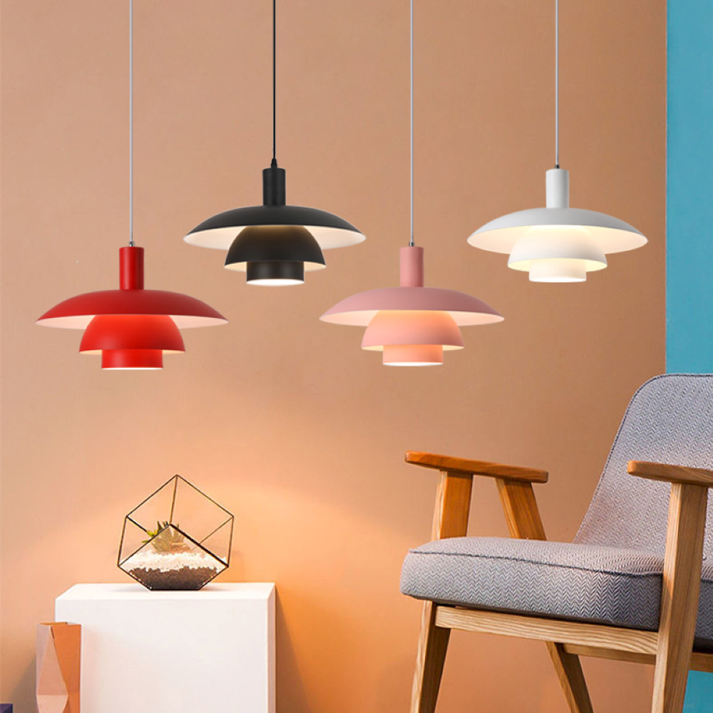 Elegant skandinavisk pendellampa, modern design för vardagsrum och matplats.