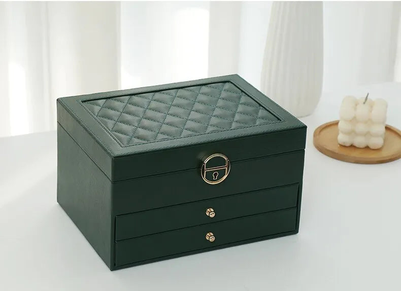 Hållbar smyckesförvaring i kvalitetsläder, en elegant accessoar och organisatör för varje rum.