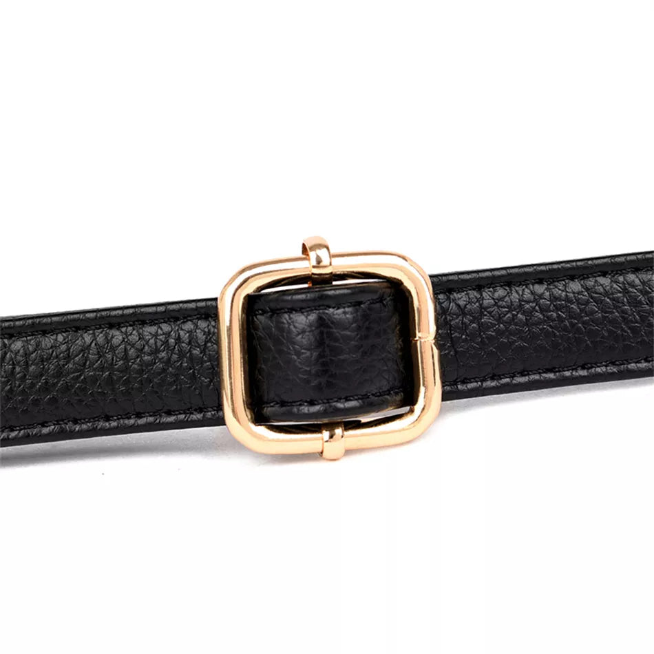 Elegant burgund handväska, en snygg modeaccessoar för kvinnor som söker funktion.