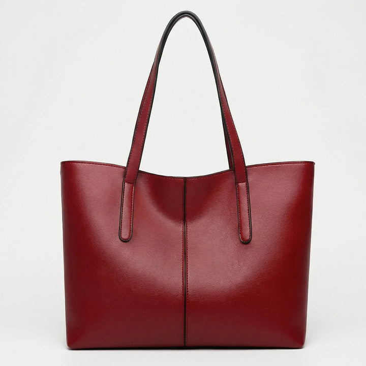 Närbild elegant Jessy toteväska i svart, visar silverdetaljer och högkvalitativt material. Stilren axelväska.