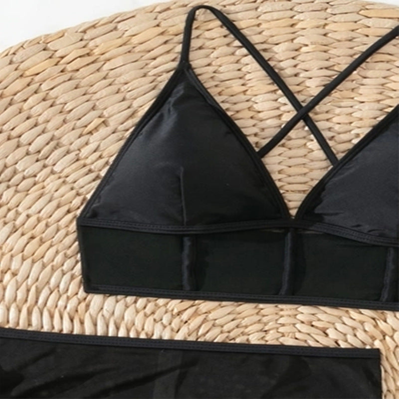 Svart transparent damset med topp och kjol, ett perfekt tvådelat festplagg för en elegant look.