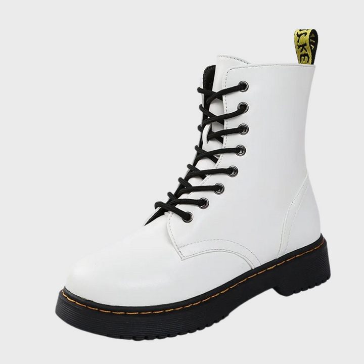 Kvinnliga stövlar i elegant design, svarta för mode och komfort. Tidlösa vardagsstövlar.