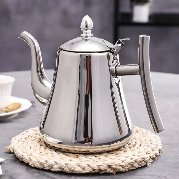 Induktionskompatibel tekanna 1L med precisionsfilter, för enkel och optimal tebryggning hemma.