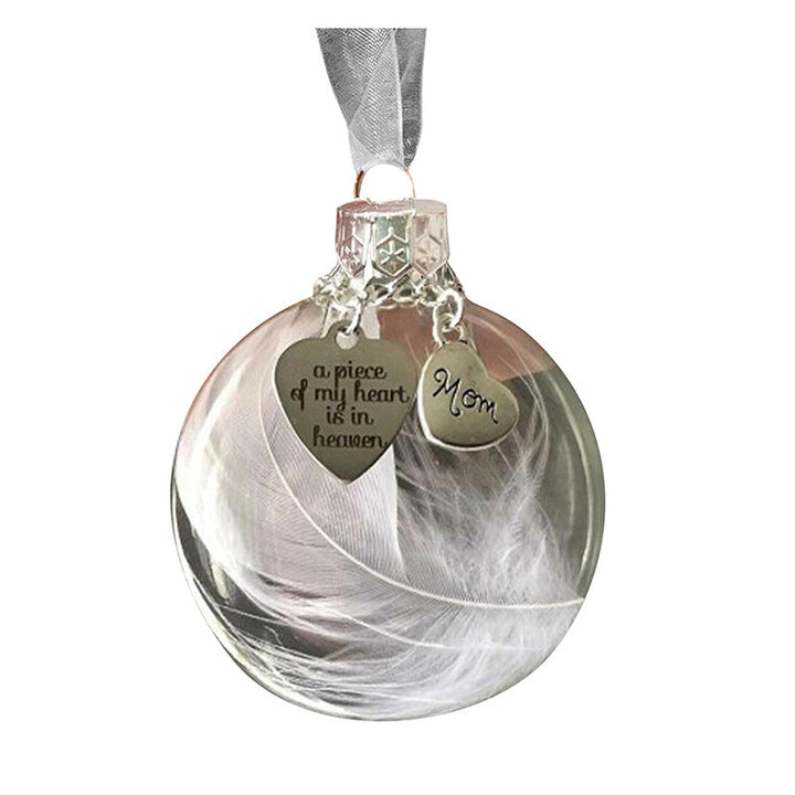 Elegant transparent julkula med vit fjäder och gravering, perfekt för juldekoration eller som en omtänksam gåva.