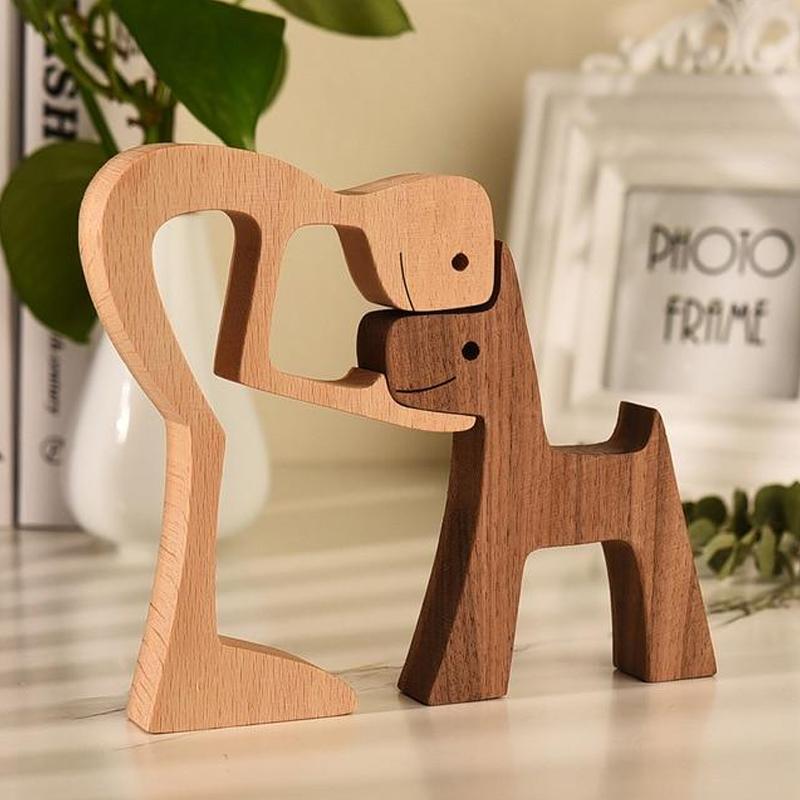 "Elegant träskulptur av djur och människor, hemmainredning i harmonisk stil, perfekt för hylla eller bord, ca 11x20 cm."