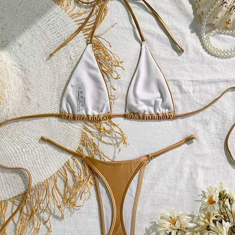 Detaljbild av triangelbikiniöverdel med fina volanger och reglerbara band. Idealisk för pool & sol.
