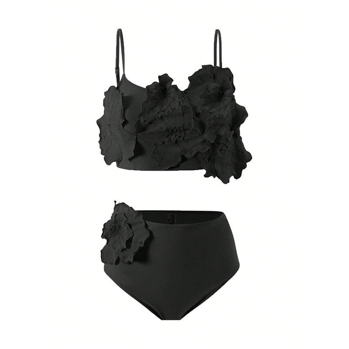 Färgstark tvådelad dambikini med vackert blommönster och modern hög midja. Utmärkt strandmode.
