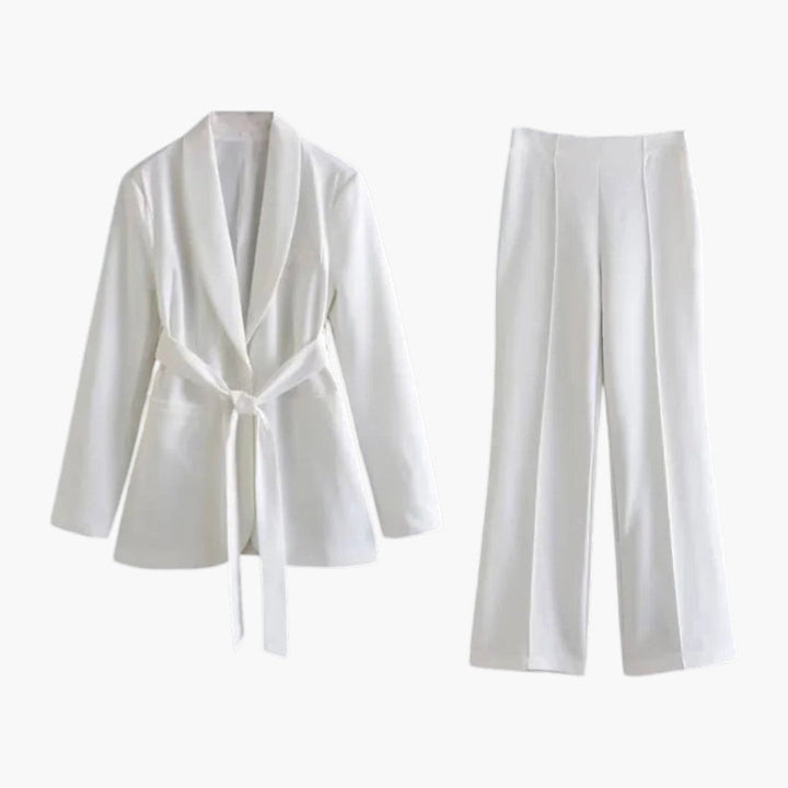 Flödande vida byxor och matchande blazer. Ett bekvämt och elegant kvinnligt set, idealiskt för alla tillfällen.