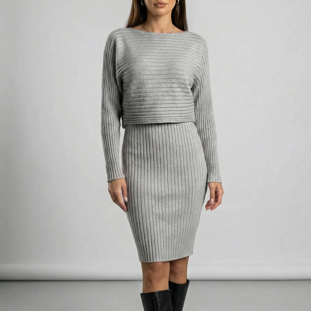 Elegant dam stickset med rundhalsad tröja och matchande underdel, varmt och snyggt höstmode.