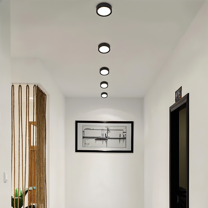 Smidig rund LED-taklampa. Ger effektiv, modern inomhusbelysning med sin ultratunna design.