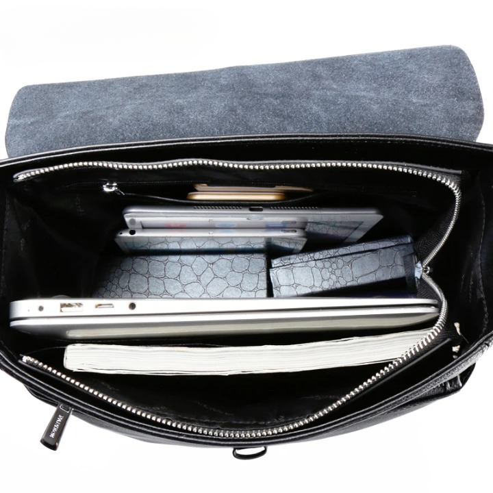 Premium läderryggsäck för laptop, unisex. En elegant och funktionell väska för professionell användning.