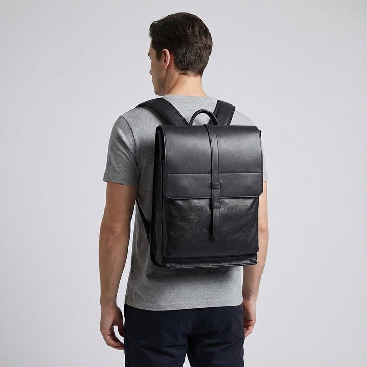 Unisex laptopryggsäck, perfekt som professionell arbetsväska, studentväska eller pendlarryggsäck. Elegant & rymlig.