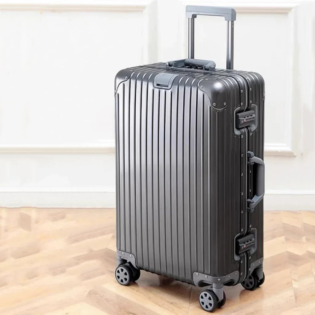 Elegant unisex resväska i hårdskal av aluminium/magnesium. Robust för resor med 360° spinnerhjul.
