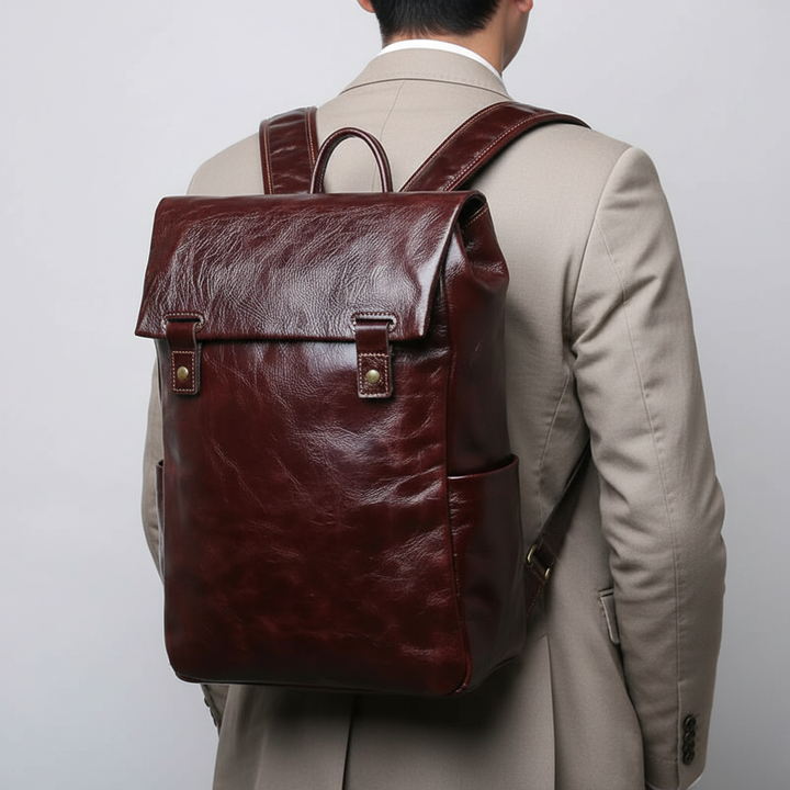 Svart laptopryggsäck med smart organisering. Elegant och rymlig för vardagens alla nödvändigheter.