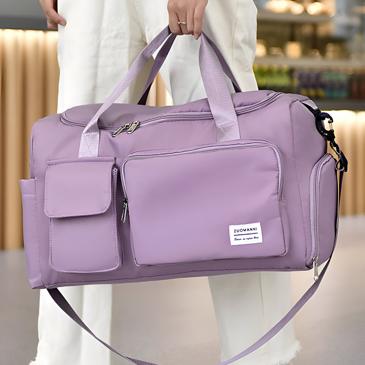 Snygg weekendväska i robust material, perfekt som duffelväska eller resebag.
