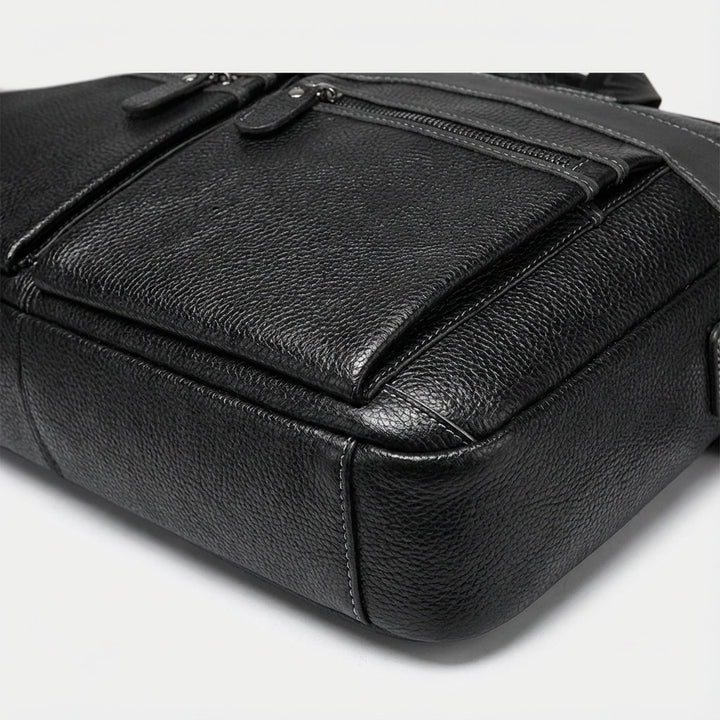 UrbanSling läderlaptoptas för säker transport av din dator. Elegant datorväska med axelrem.