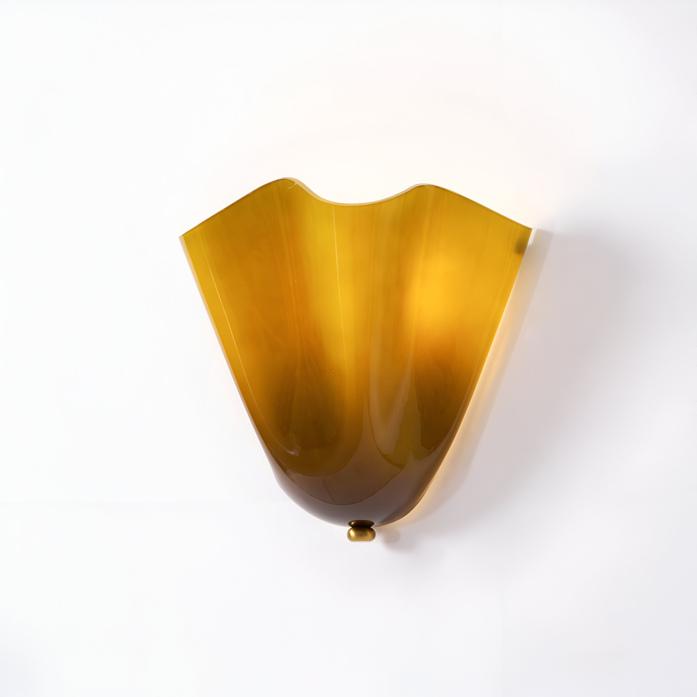Stilren LED vägglampa med snäckdesign för en minimalistisk inredning.