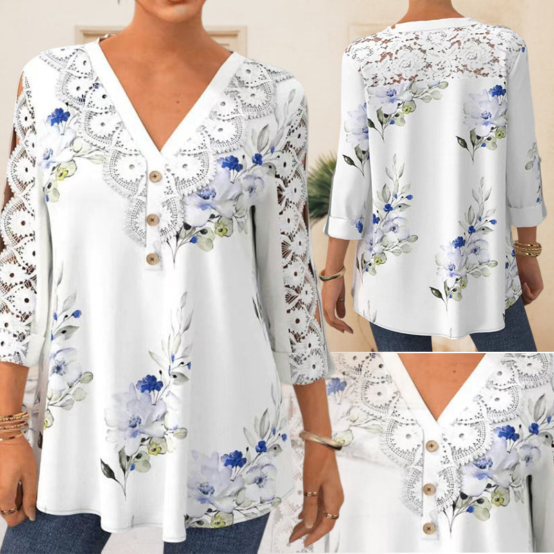 Elegant V-ringad blus med blommigt mönster och spetsdetaljer, trekvartsärmar, passform för casual och formella tillfällen.
