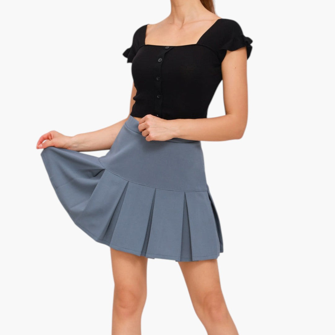 Elegant veckad minikjol med hög midja för damer, perfekt för fest eller sommar.