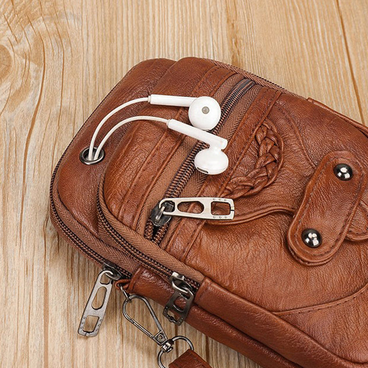 Insidan av en vintage mini crossbody-väska som visar dess rymliga fack.