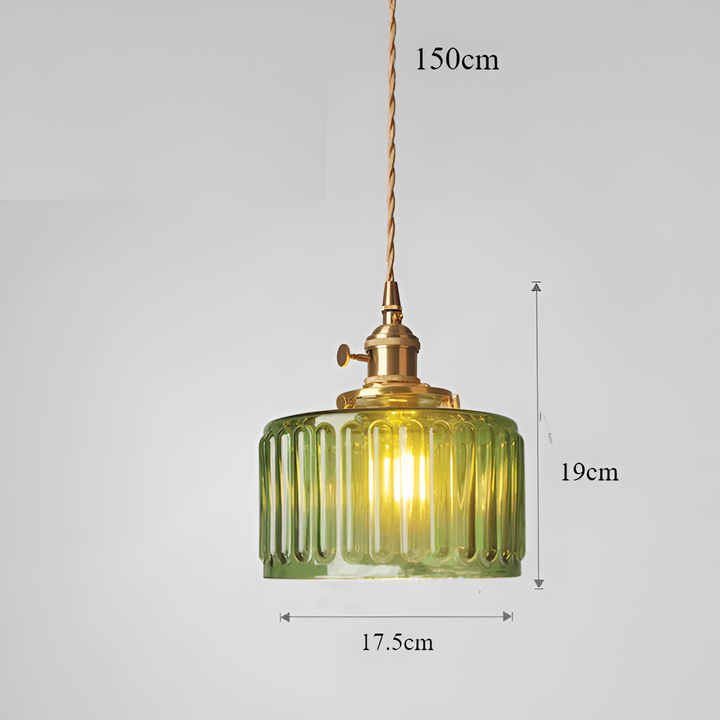 Grön vintage pendellampa med cylindrisk form. Perfekt som fokuspunkt.